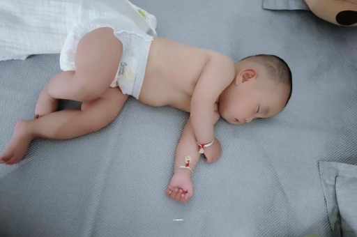 遵义几个月宝宝会抬头